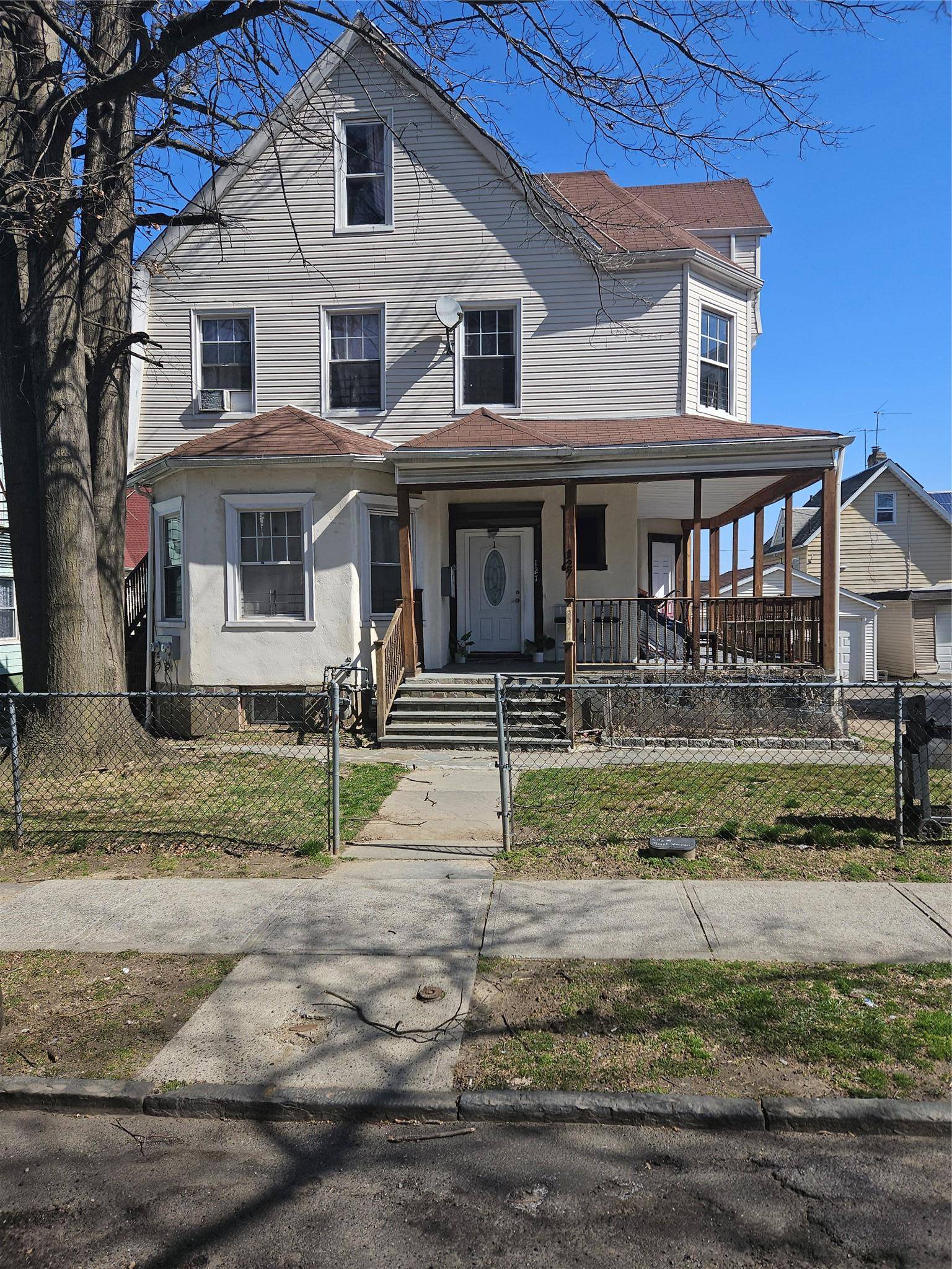 Fantastic Opportunity to Live Rent Free or Generate Rental Income !