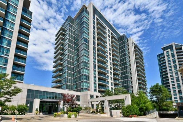 Great One Bedroom, Open Concept Kitchen With An Island Bar.