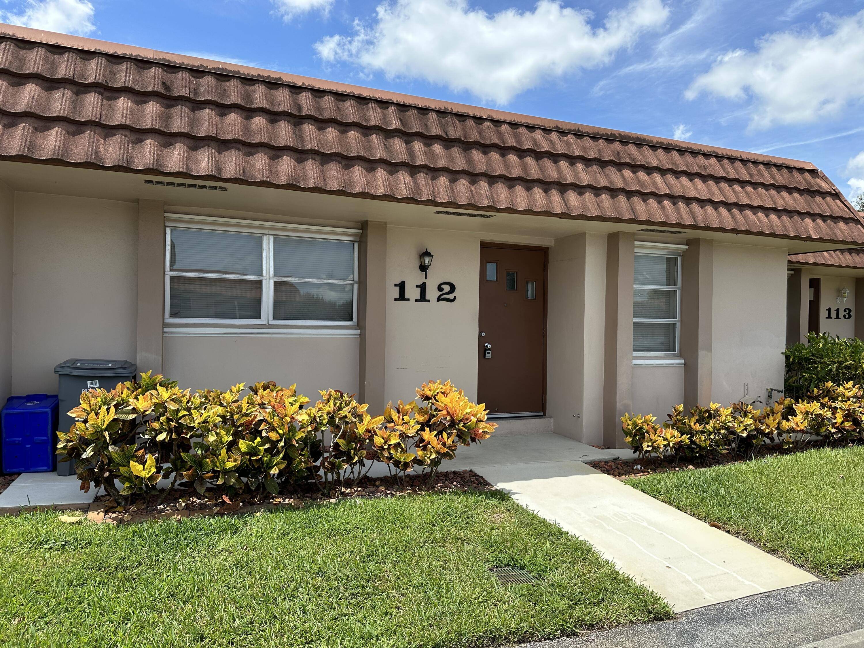 Peaceful 2 bedroom and 2 bath unit with a true and original 1300 sqft of living space.