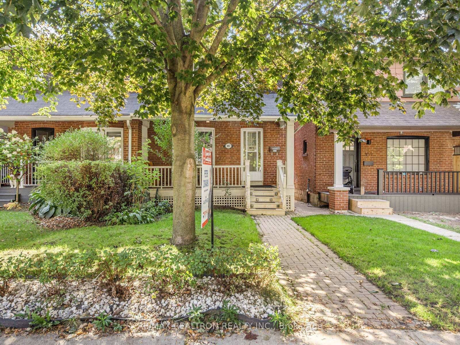 Excellent Location in Lawrence Park !