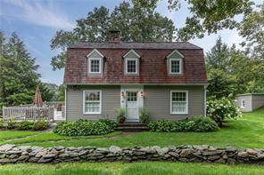 Enchanting 2 bedroom 2. 5 bath cottage in pristine condition overlooking beautiful meadows on a quiet country road yet within minutes to Washington Depot.