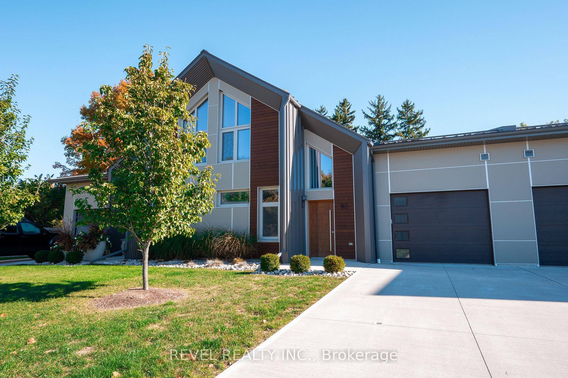 A townhouse that thinks its a detached single family home !