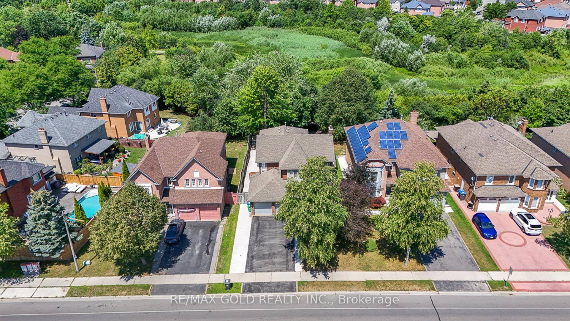 Spectacular DETACHED House RAVINE One Of Its Kind, Sits on 50 Wide 135 Deep Lot amp ; No House In Front As Well.