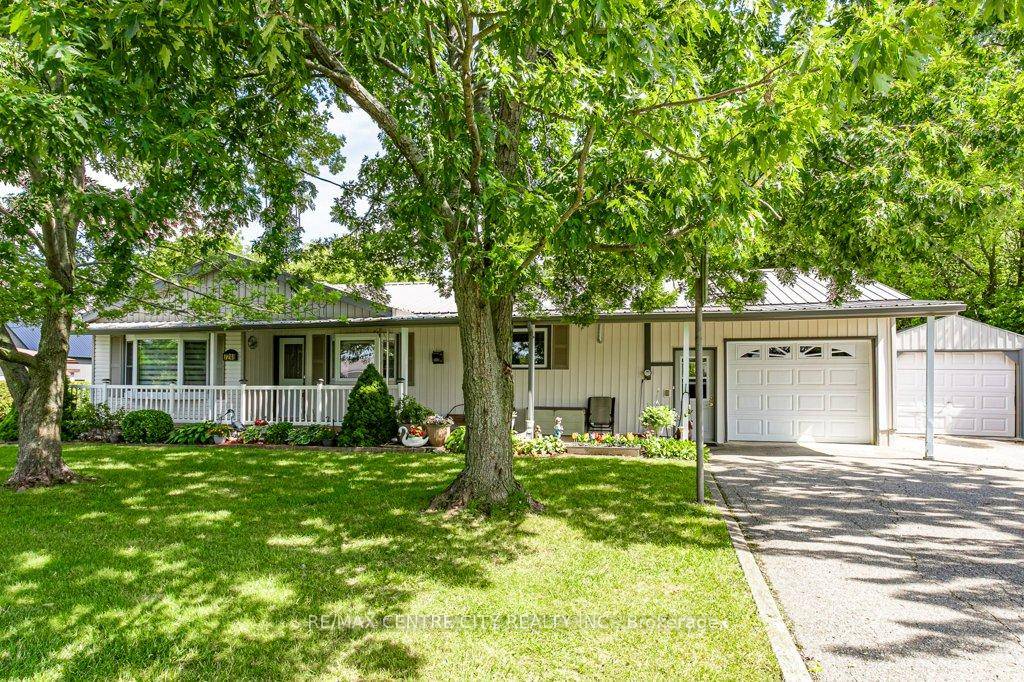 Welcome to this charming 3 bedroom, 2 bathroom well kept home in a prime location !