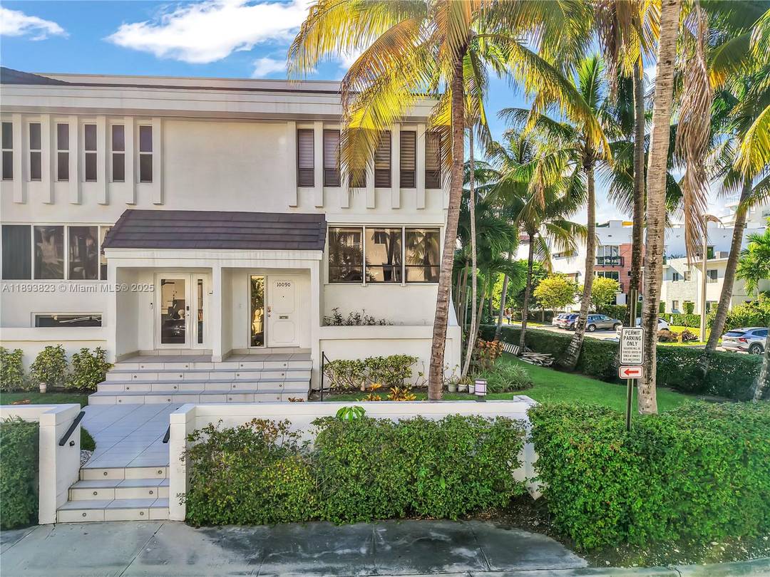 Experience luxury living in this spacious corner townhome featuring 3 rooms and 3.