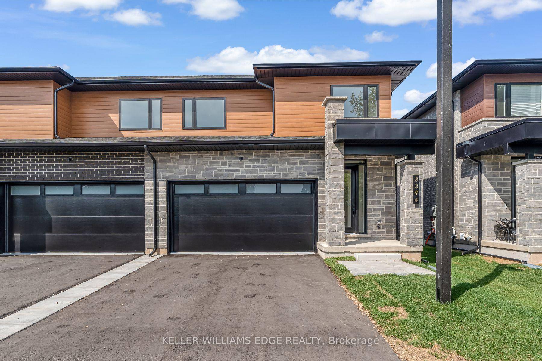 Brand new executive town home never lived in !