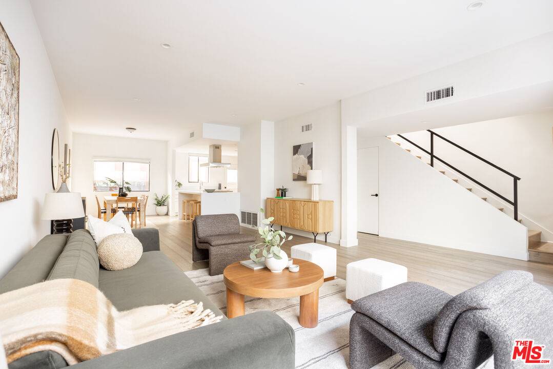 1823 N Fuller Ave 2BR Hollywood Hills East La