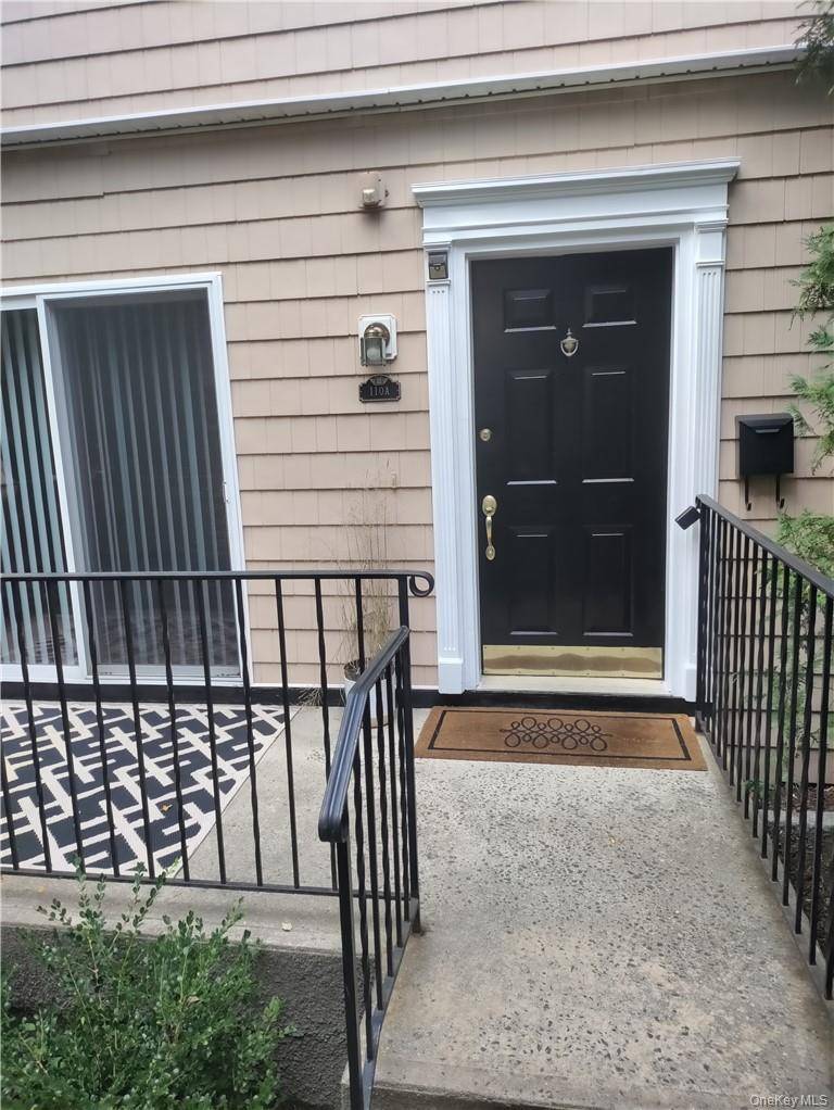 Live in this beautiful, 2 Bed 2 Bath sunny tri level townhouse in lively downtown White Plains.