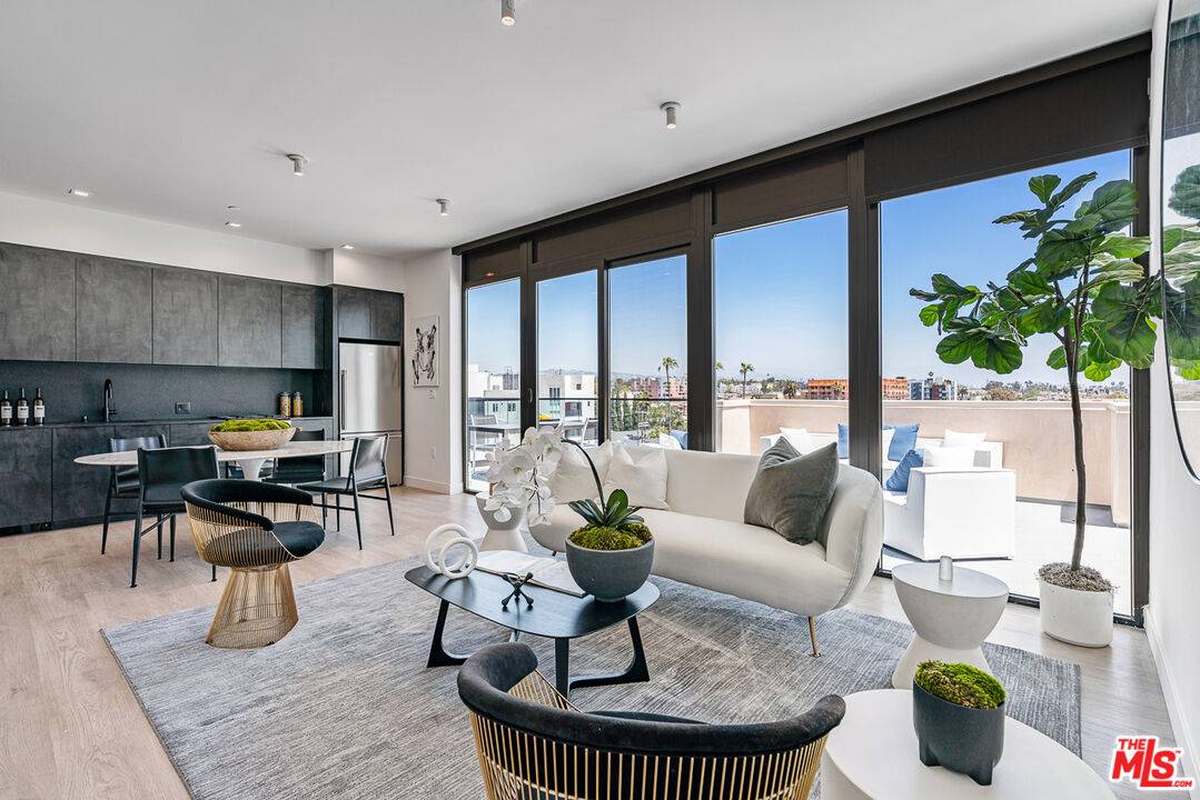 10700 Tabor St 2BR La