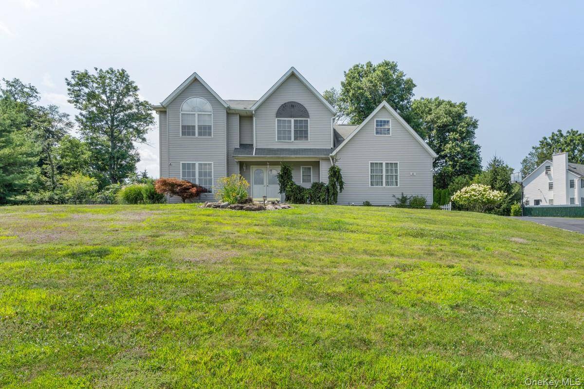GRAND ON GARRETT Stunning Colonial in Chestnut Ridge Don t miss this incredible opportunity to own a beautifully maintained 6BR, 3.