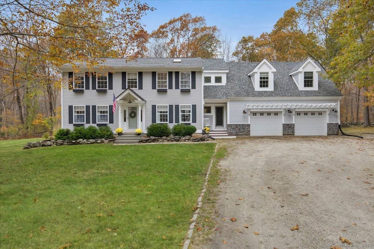 Stunning Colonial on 2. 3 Private Acres Near Columbia Lake This 2, 600 sq.