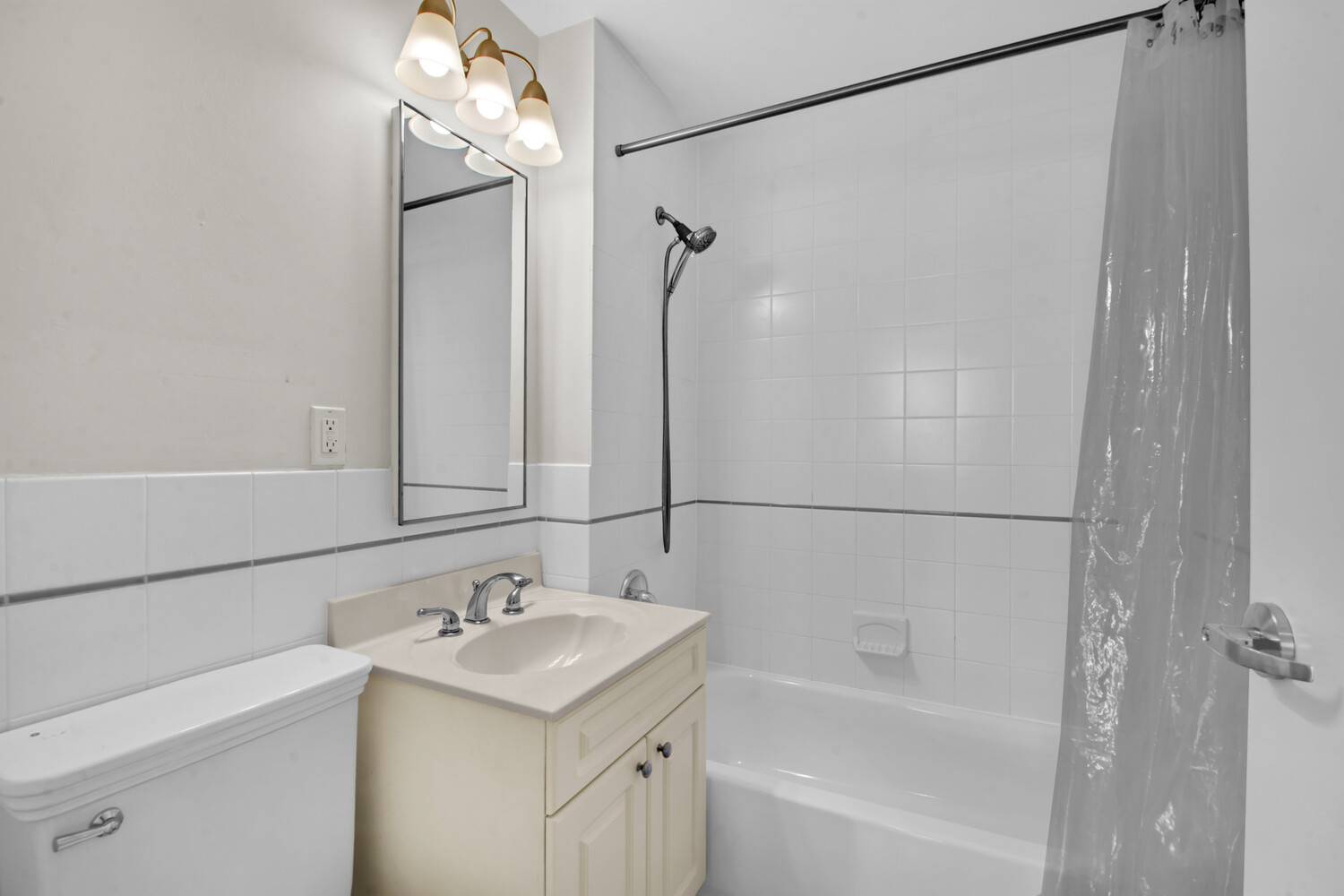One of Sunnyside's Largest Two Bedroom, Two Bathroom Homes A Bright, Airy Retreat at The Phoenix Condominium Welcome to Residence 4H at The Phoenix an exceptionally scaled two bedroom, two ...
