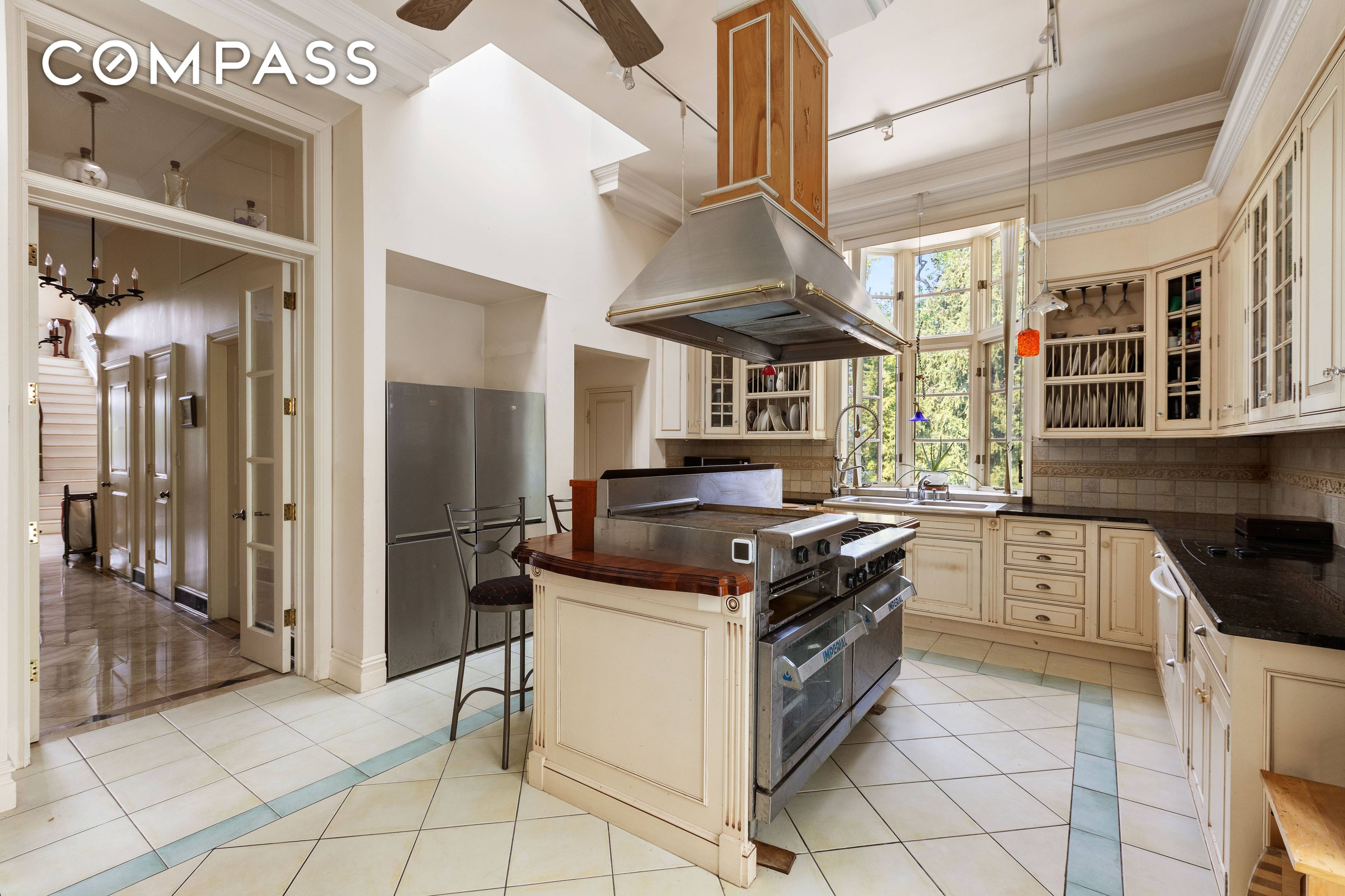 Luxurious 6 Bedroom Estate with Unrivaled Hudson River Views Perched atop a private bluff with sweeping, unobstructed views of the majestic Hudson River, this exceptional 6 bedroom, 7 bath estate ...