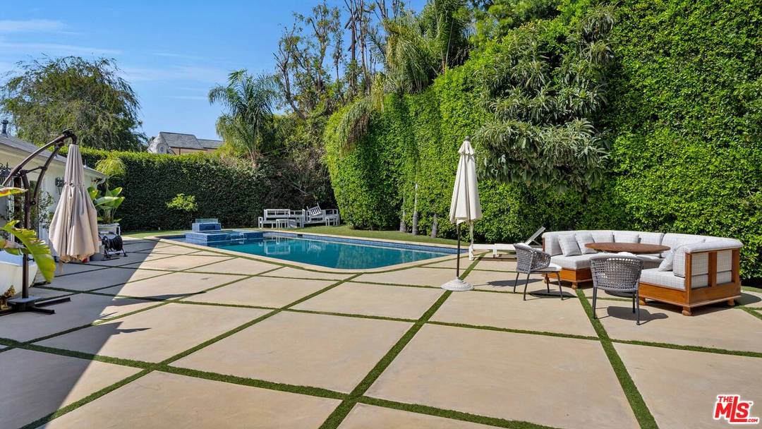 9887   Carmelita Ave 7BR Beverly Hills Post Office | B.H.P.O. La