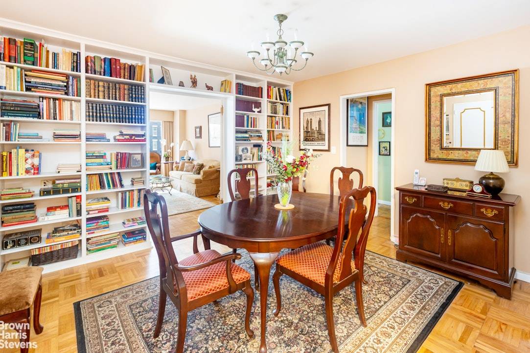 Home Sweet Home ! This 1, 000 square foot Junior 4 with 1.
