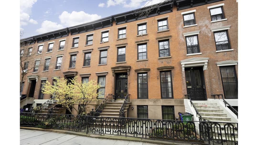 SHORT TERM Furnished Townhouse Garden Duplex Apartment Available July August 2026 Spend your summer in NYC in this beautiful Boerum Hill Townhouse garden duplex.