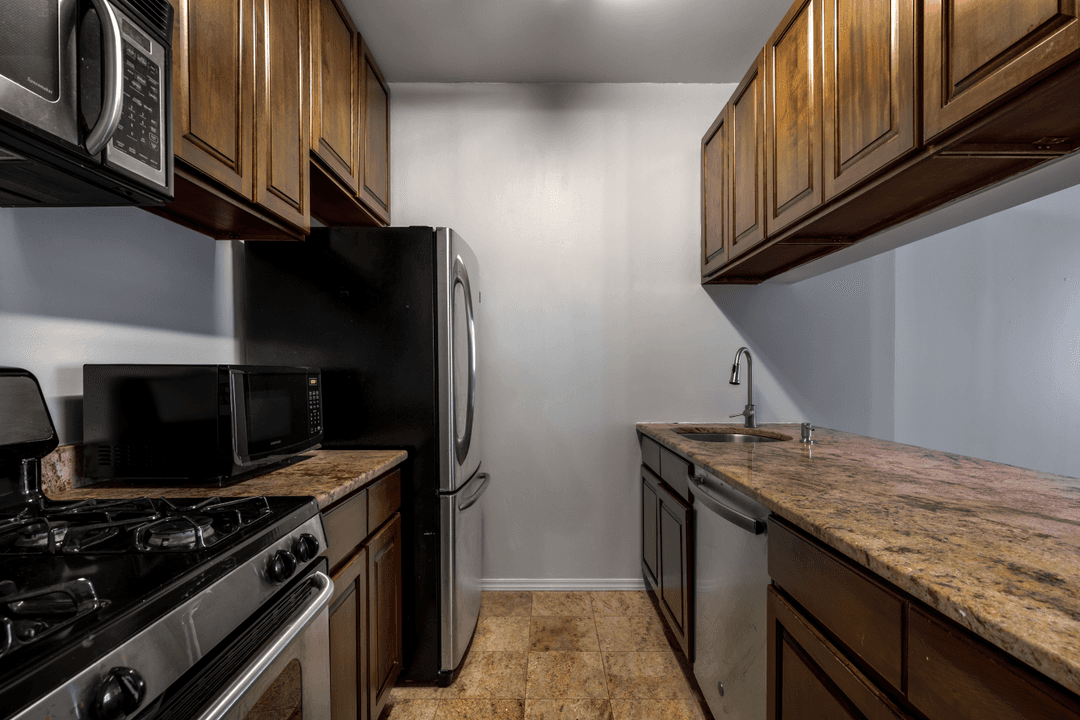 4L has everything you're looking for in a one bedroom apartment.