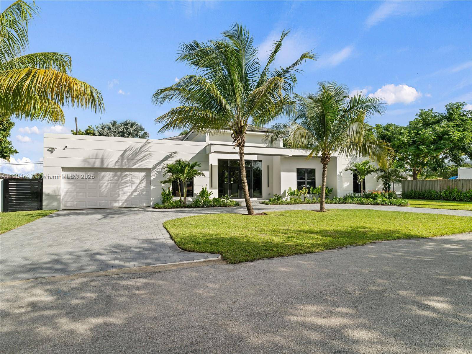 Welcome to Villa Mista, a newly built modern masterpiece in one of North Miami s most exclusive neighborhoods.