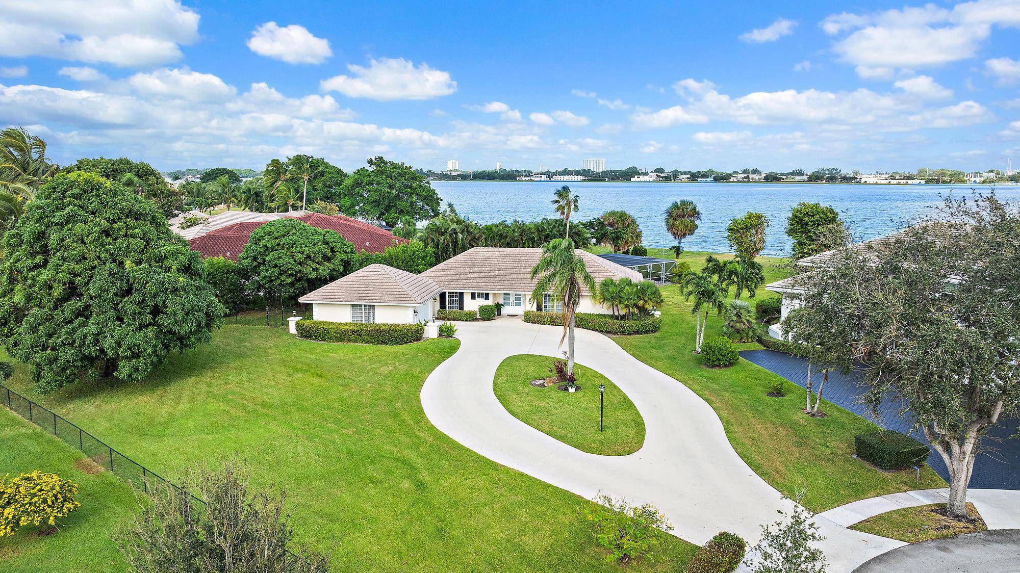 Beautiful piece of Real Estate on a quiet cul de sac overlooking Lake Mangonia.