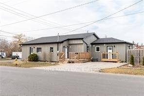 Charming Unit 2 side by side duplex with 3 bedroom, 2 full bath, an ensuite laundry.