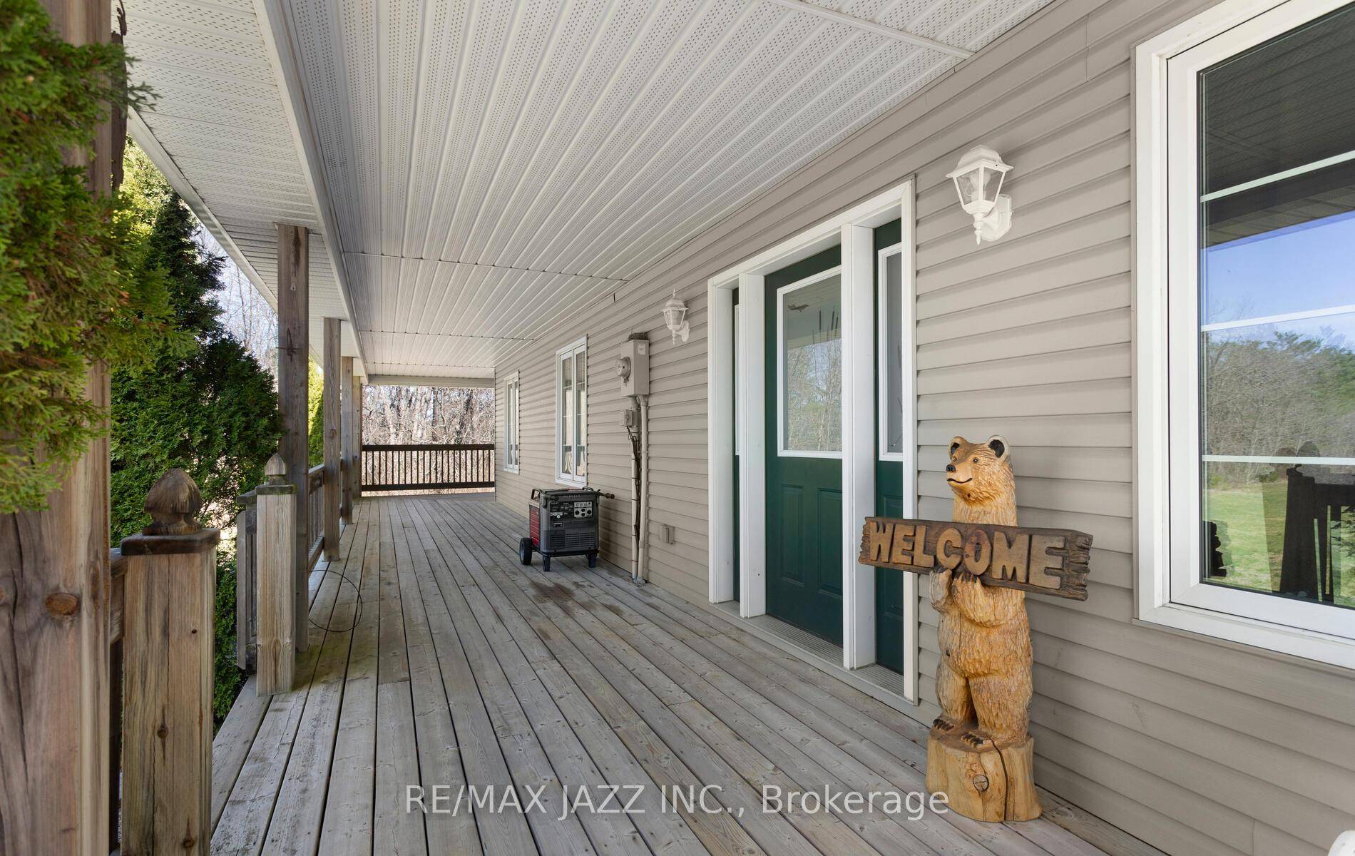 Opportunity Knocks ! Spectacular Custom built bungalow on 3.