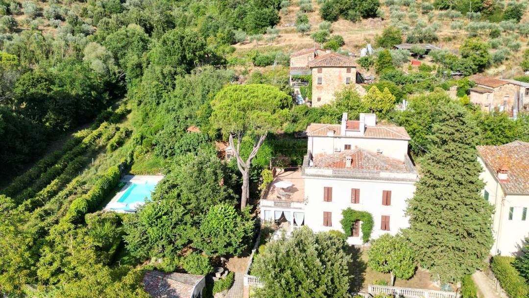 Luxury Art Nouveau villa with annexes, park, garden and private pool for sale in Arezzo, Tuscany.