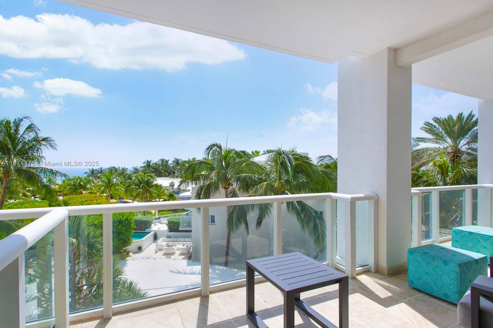 Gorgeous open floor plan 2 bed 2 bathroom in the exclusive Continuum on South Beach North Tower.