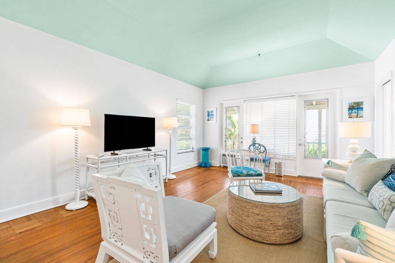 Charming in town Palm Beach 2 Bedroom 2 Bath apartment for annual rental.