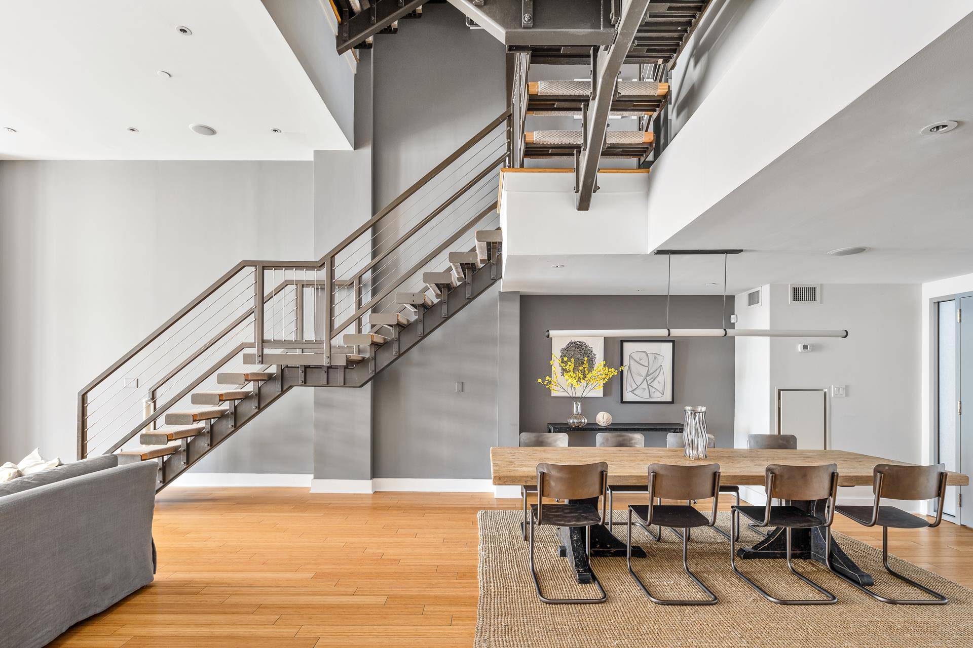 Enjoy luxurious private townhouse living in one of Tribeca's premier full service condominiums at 415 Greenwich Street.