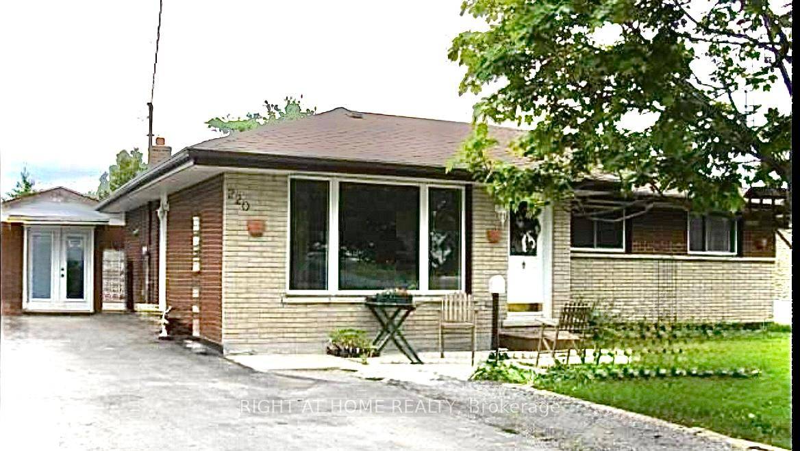 Incredible country living opportunity awaits just 1 hour from the 416 !