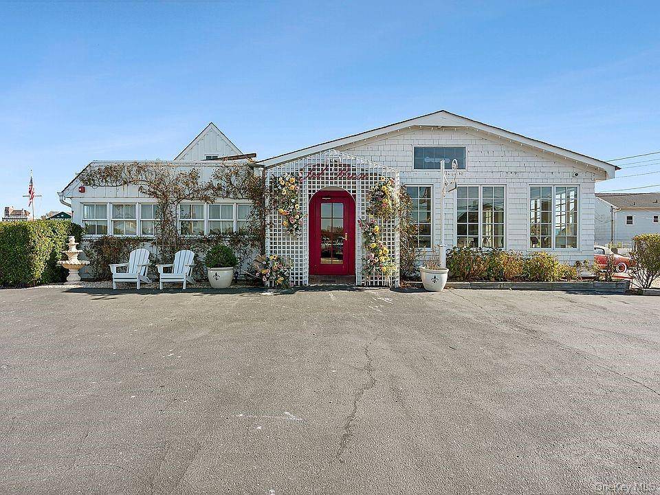 Seize the chance to own a prime restaurant property in one of the most coveted coastal destinations on the East Coast.