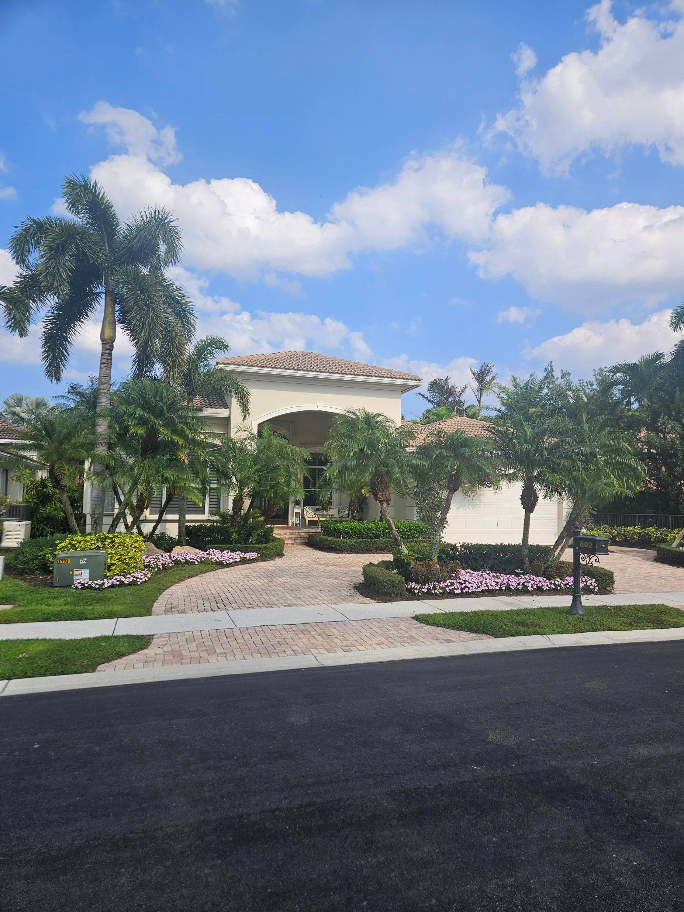 Lovely 3 bedroom, 4 full bath home in the heart of Frenchmans Reserve.