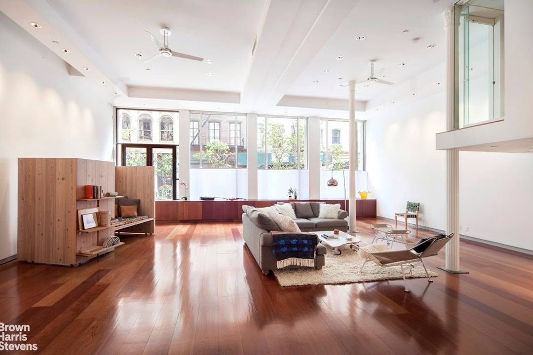Prepare yourself to be wowed This sprawling 8, 400SF triplex loft is located in a boutique prewar condominium in historic Tribeca and offers grand scaled entertaining space, a tremendous sky ...
