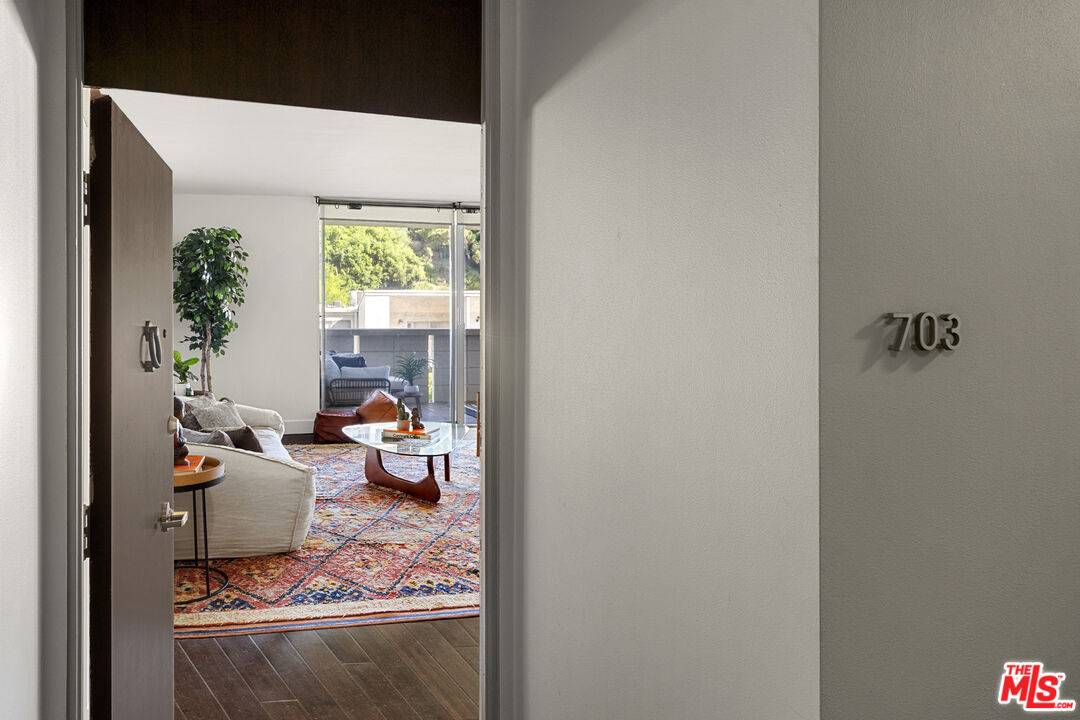 8787 Shoreham Dr 1BR Sunset Strip La