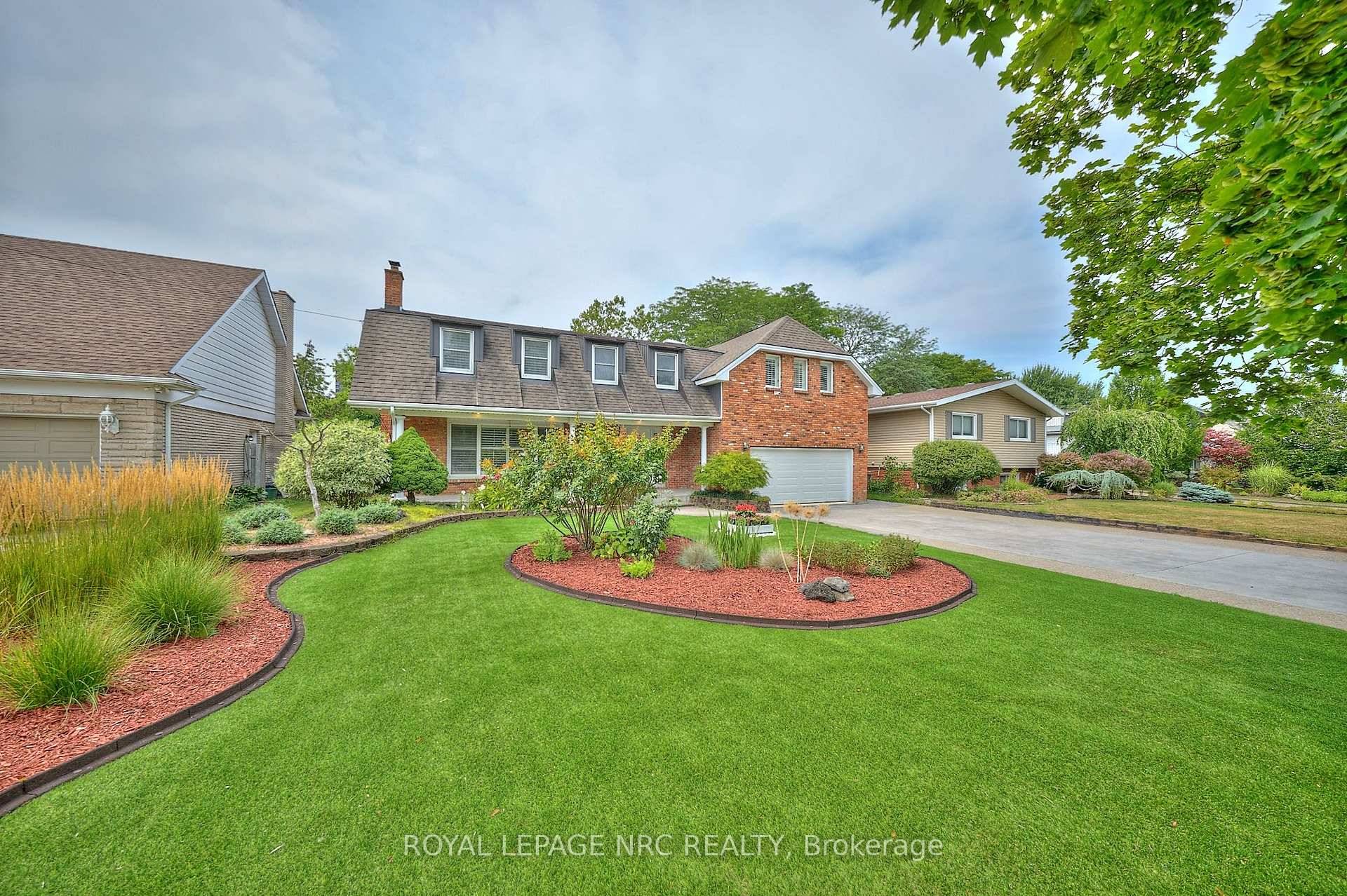 Stunning and fully renovated 6 bedroom, 5 bathroom home offering over 3, 600 sq ft above ground, situated on an expansive 66 x 251 ft lot with no rear neighbours ...