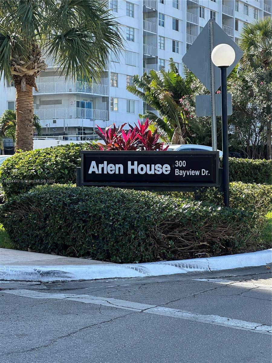 This stunning Arlen House residence on the 20th floor is a true dream come true.