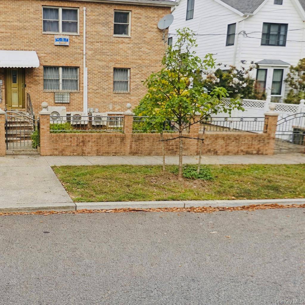 New to Market ! Spacious 3 bedroom, 1 bath rental featuring a brand new kitchen with stainless steel appliances and a new dishwasher.