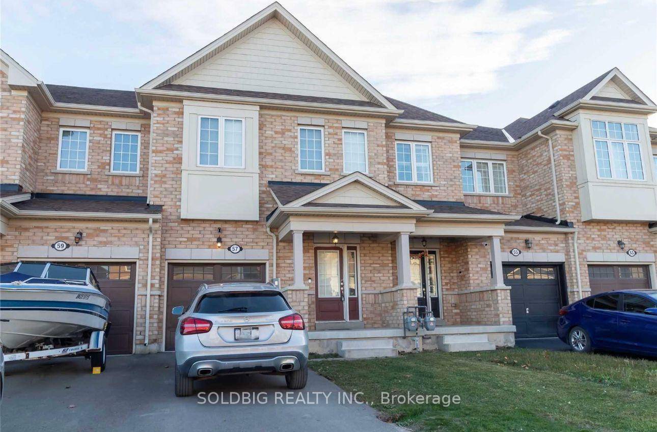 Check out this gorgeous townhouse in Thorold South neighborhood of Niagara