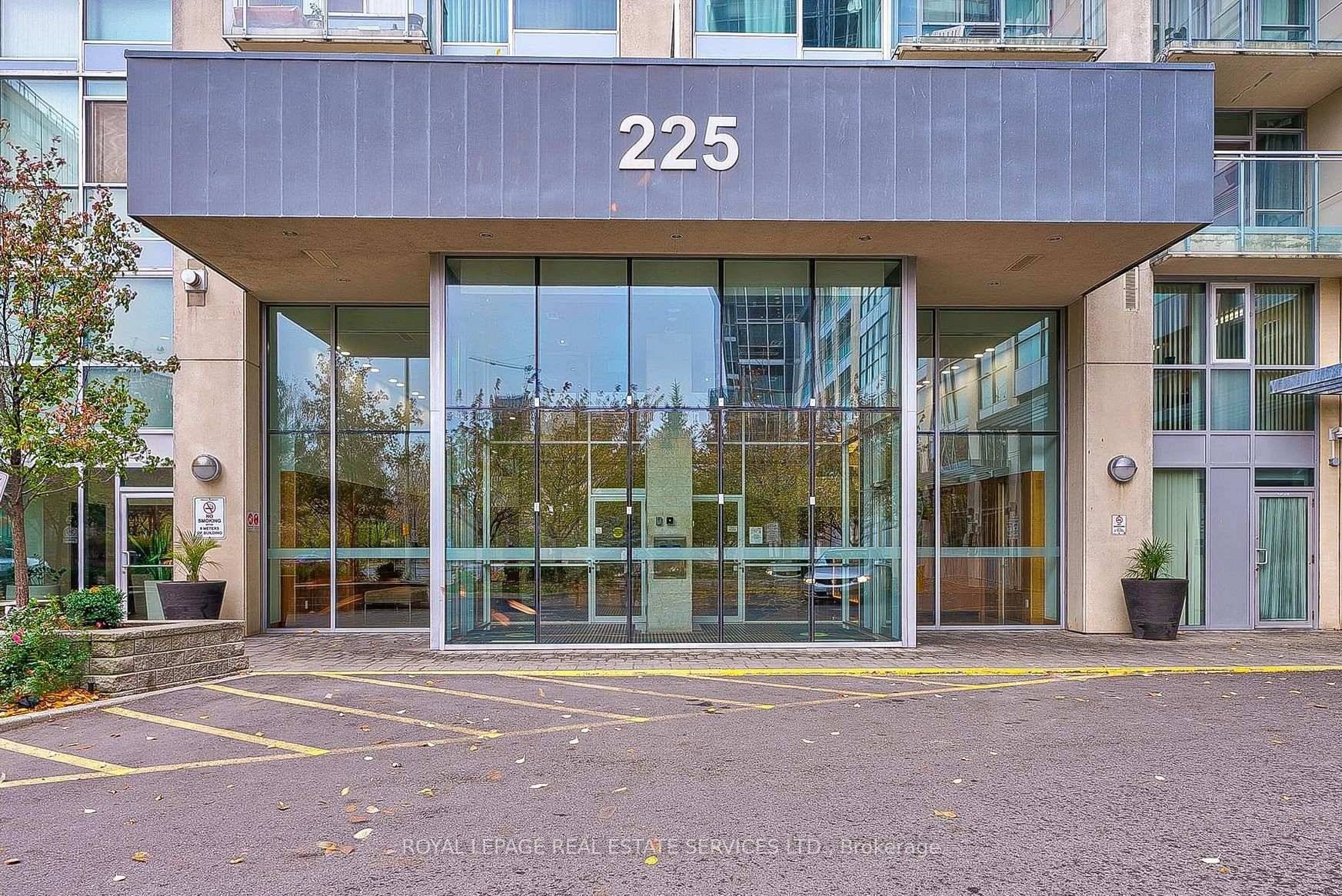 Welcome to this bright and modern corner unit, ideally located just steps from Square One.