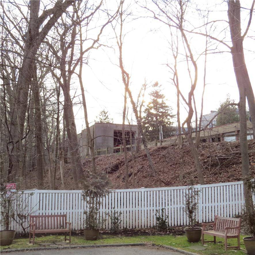 A different class altogether, this Townhouse was built for the original developer back in 1967 with so many extras.