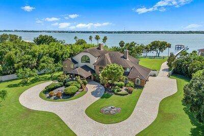 This 6BR, 5. 5BA riverfront estate is a private retreat on 2 acres with 150 feet of shoreline and over 6, 600 sq ft of living space.