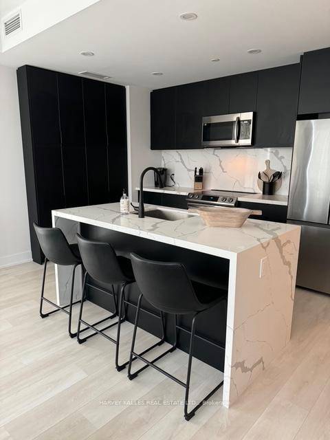 Welcome to Your Dream Condo at Friday Harbour.