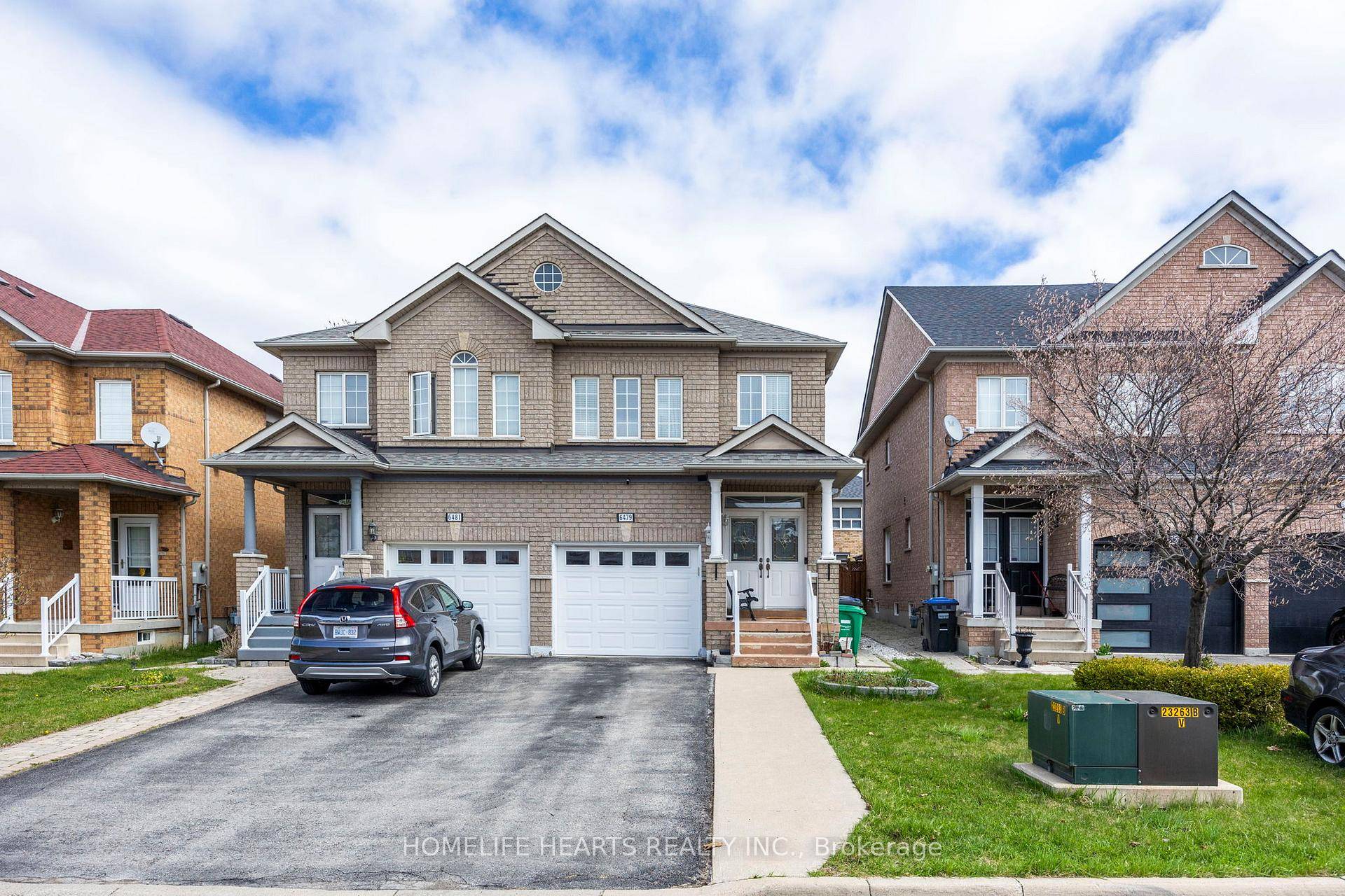 Perfect Family Home in Sought After Heartland Area Neighborhood !