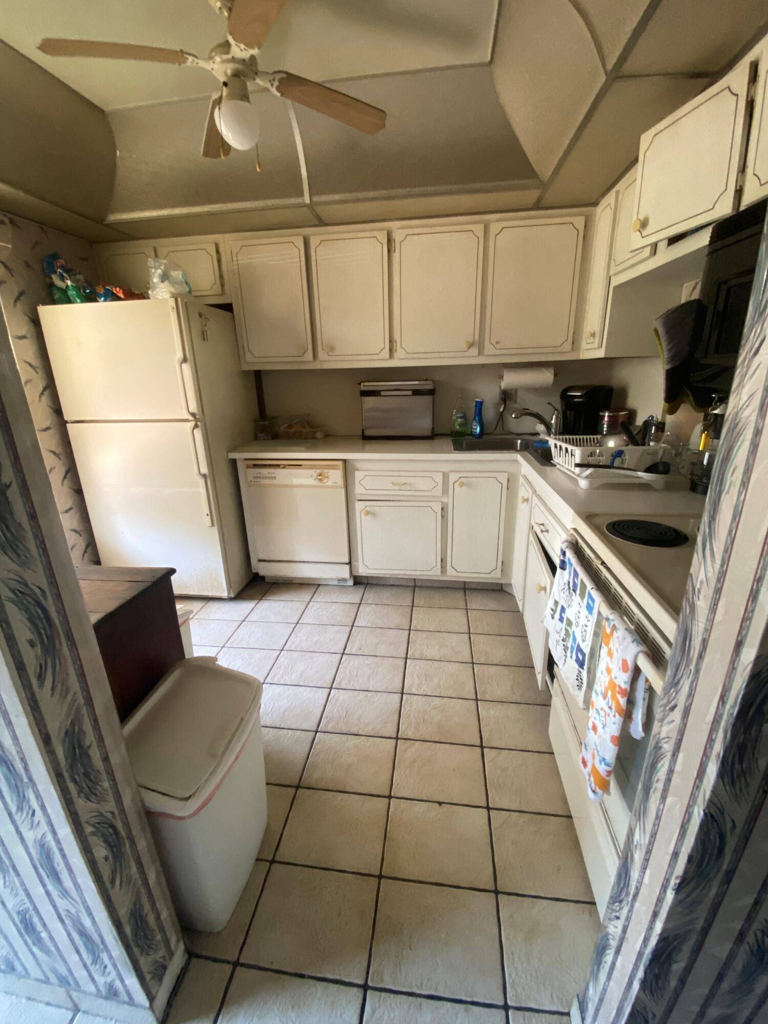 This 880 square foot condo home has 2 bedrooms and 2.