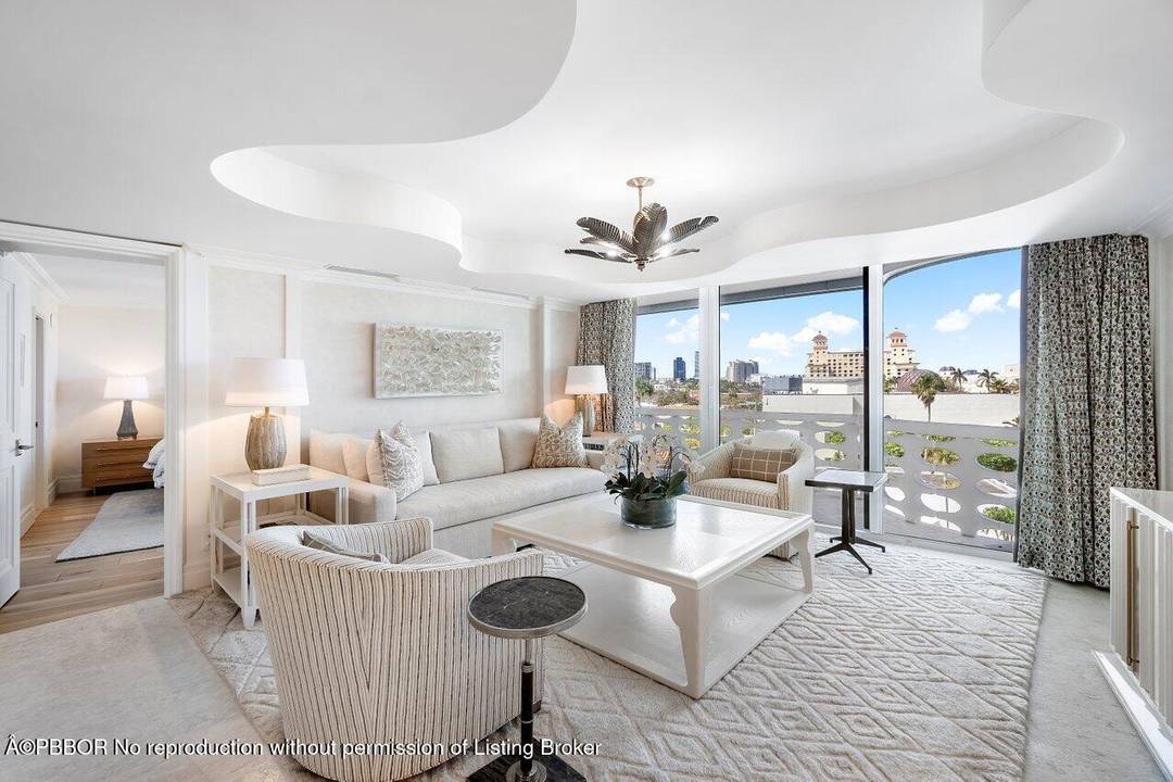 Expertly renovated by award winning designer James Michael Howard, this high end, generously proportioned, 1 bedroom, 1.