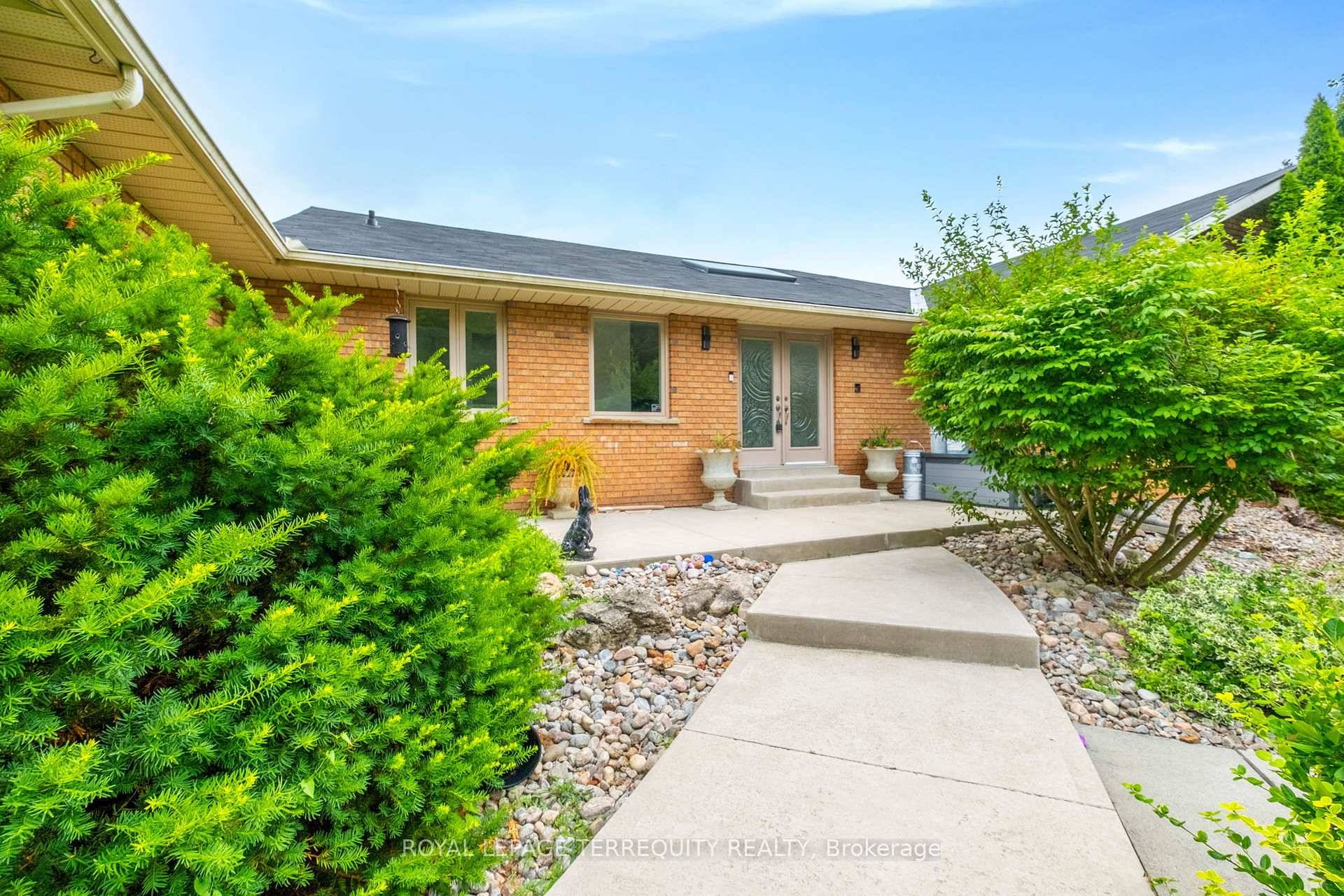 Uniquely Designed 3 1 Bedroom bungalow on almost 1.