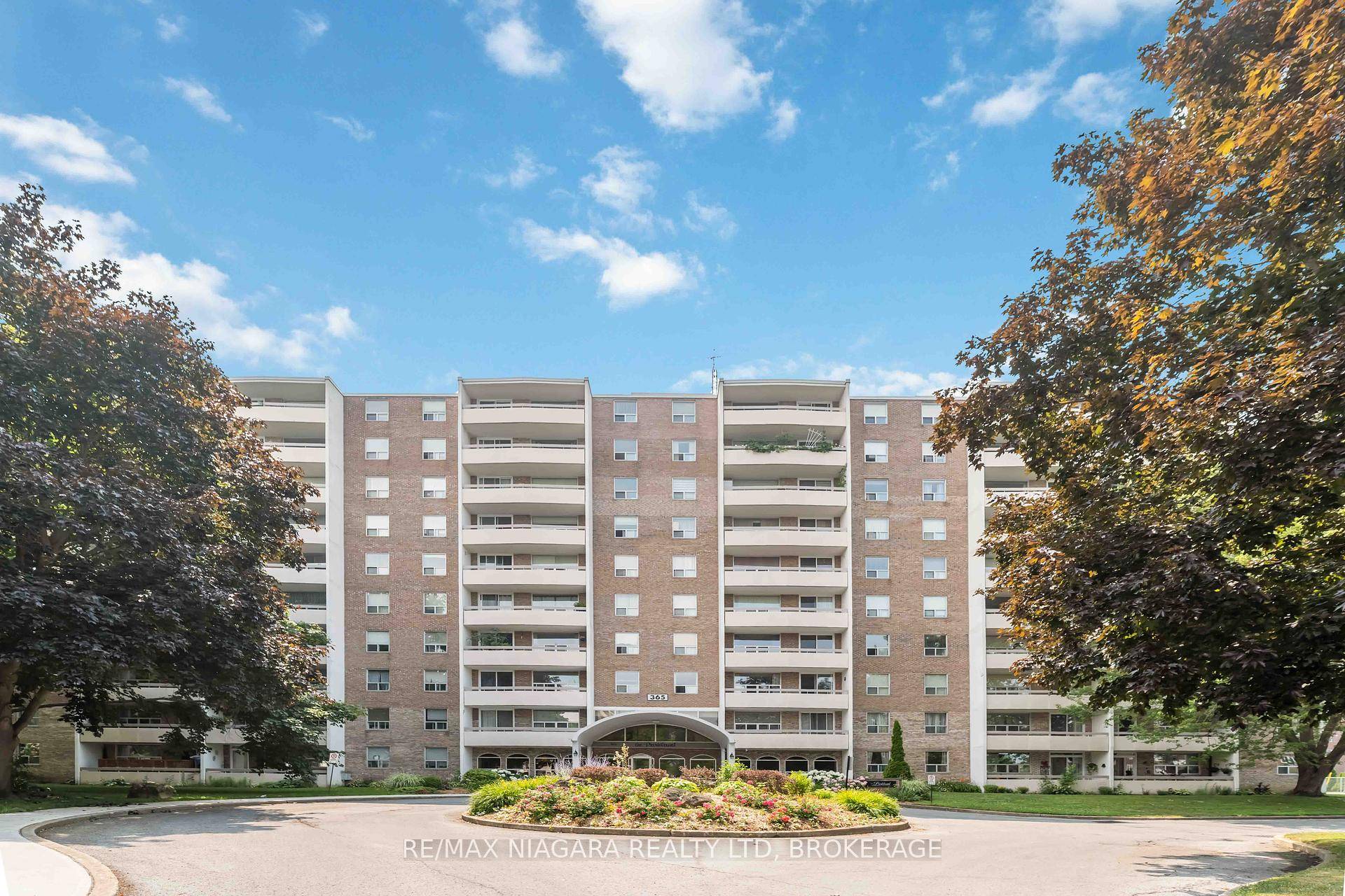 Discover effortless condo living in this beautifully maintained 6th floor unit located in the highly sought after Parklands building.