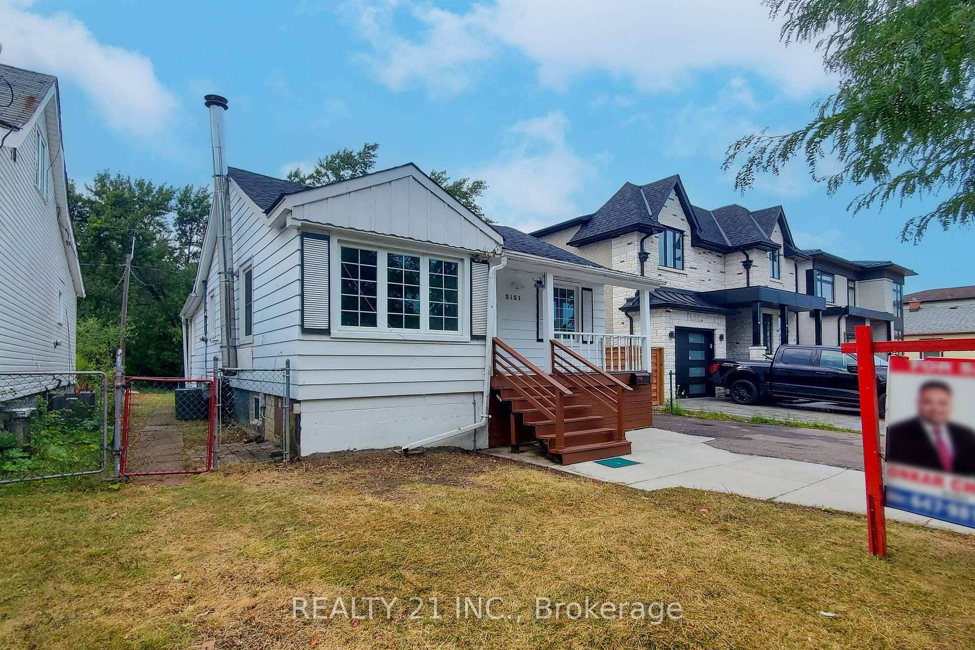 Location, Location, Location Ravine Lot 40X100 No Homes At The Back amp ; Panoramic Views Of The Ravine Park.