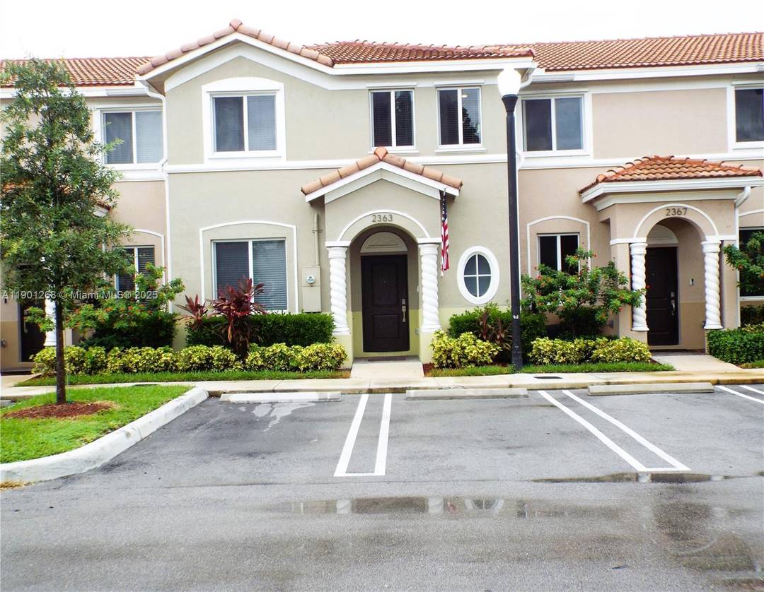 IT'S LIKE NEW ! This beautiful Napa Model has all custom upgrades.