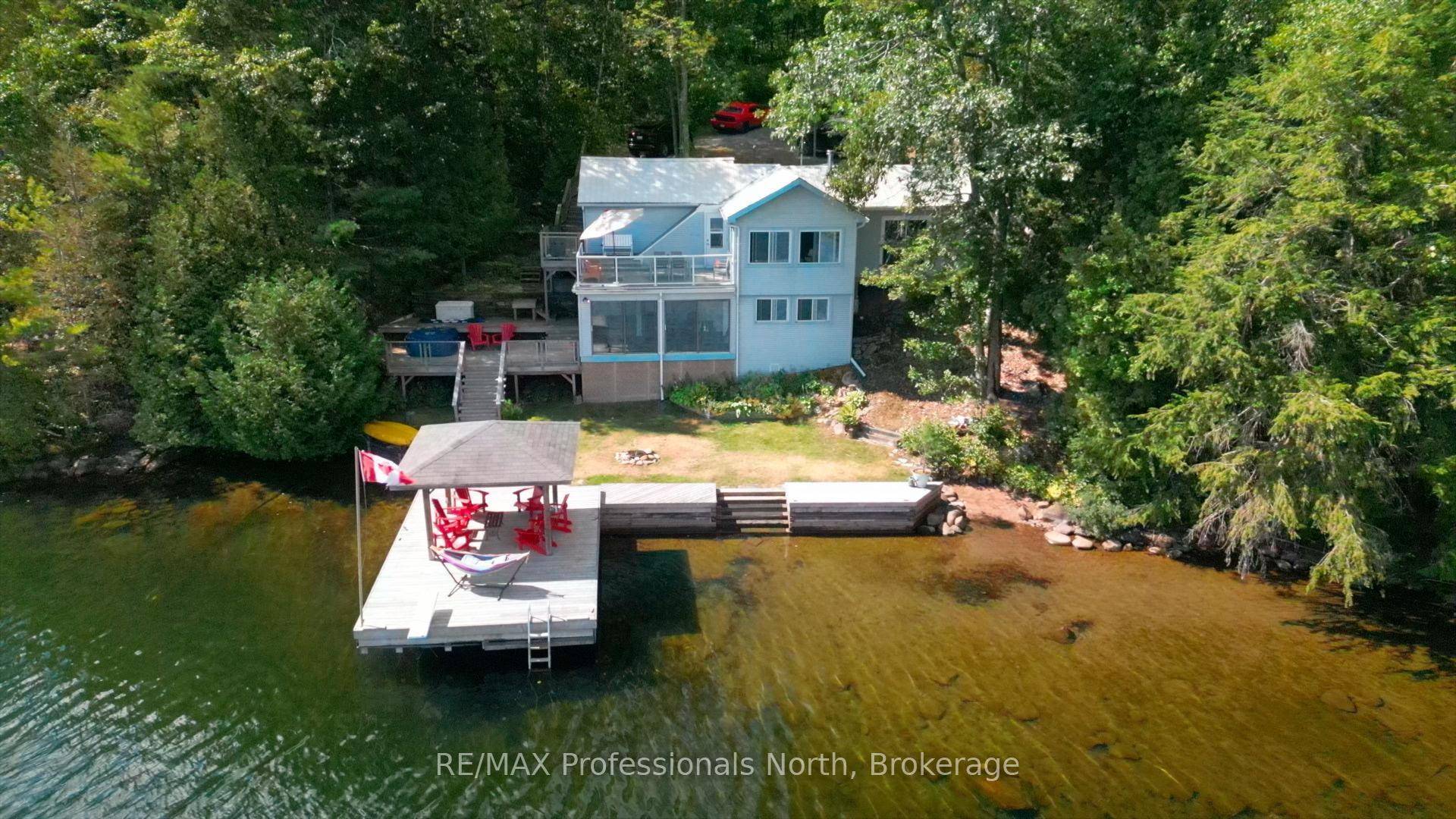 Gull Lake Three Bedroom Cottage offers awesome views across Deep Bay, Turn right and look across the tip of Sugar Island !
